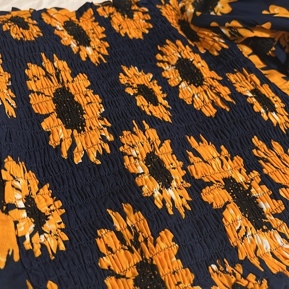 Local Brand Sunflower/Floral Cropped Top fits size 0-4 - Picture 5 of 6